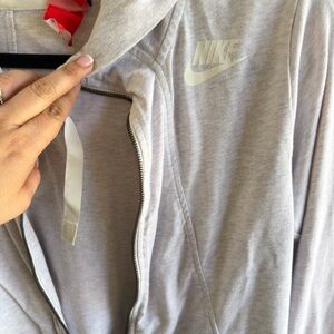 Nike Light Gray Full-Zip Hoodie with White Swoosh Tag